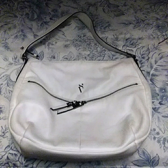 Vera Wang Handbags - Simply Vera Wang purse